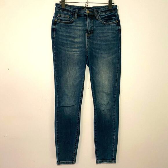 Judy Blue Women's size 7 / 28 Skinny Fit Medium Wash Jeans Preppy Stretchy - Picture 1 of 10